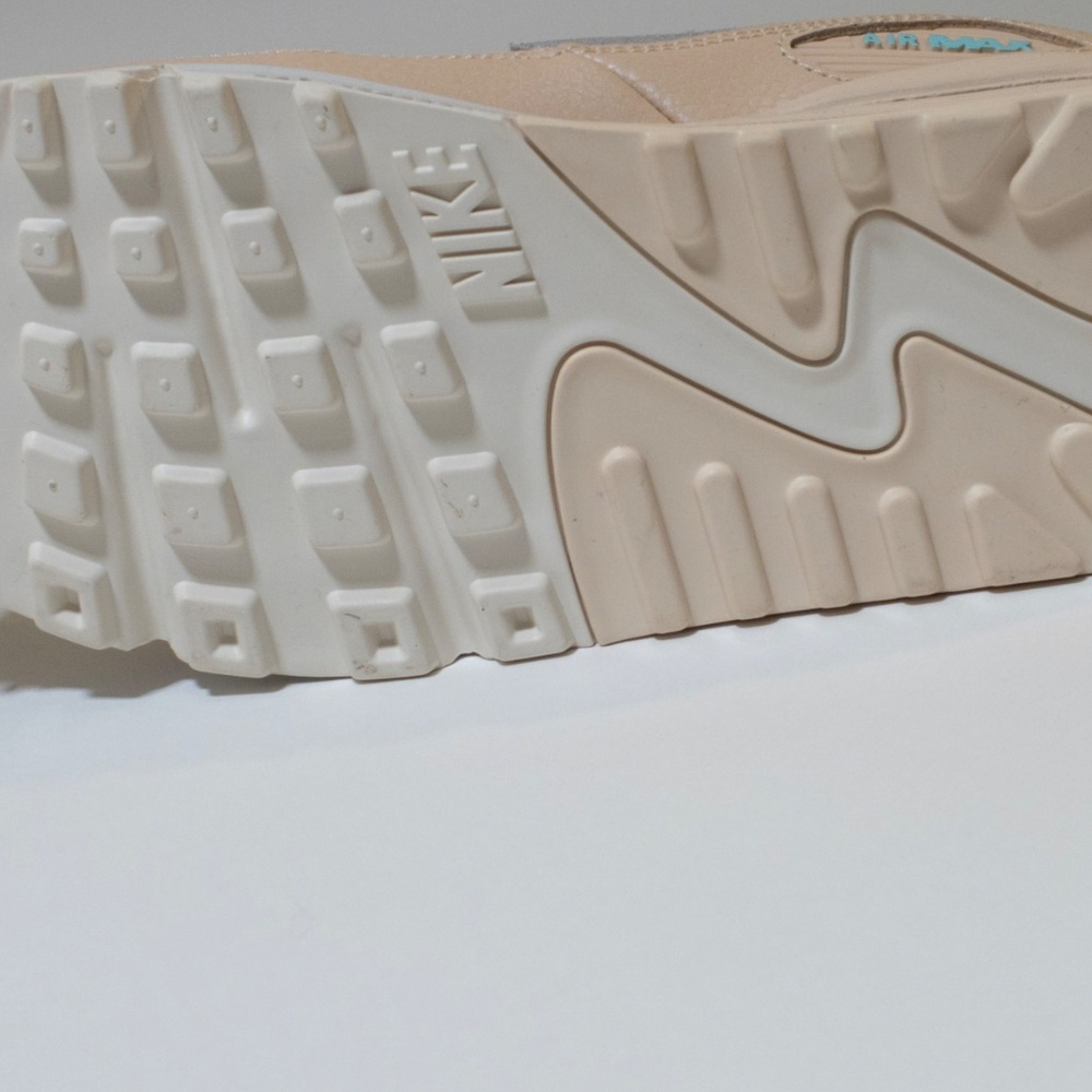 Nike Air Max 90 in Phantom Metallic Silver - Unworn - Picture 7 of 7